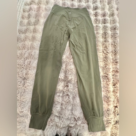 Lululemon Align Jogger 28"
Grey Sage Size 6 - Picture 7 of 8